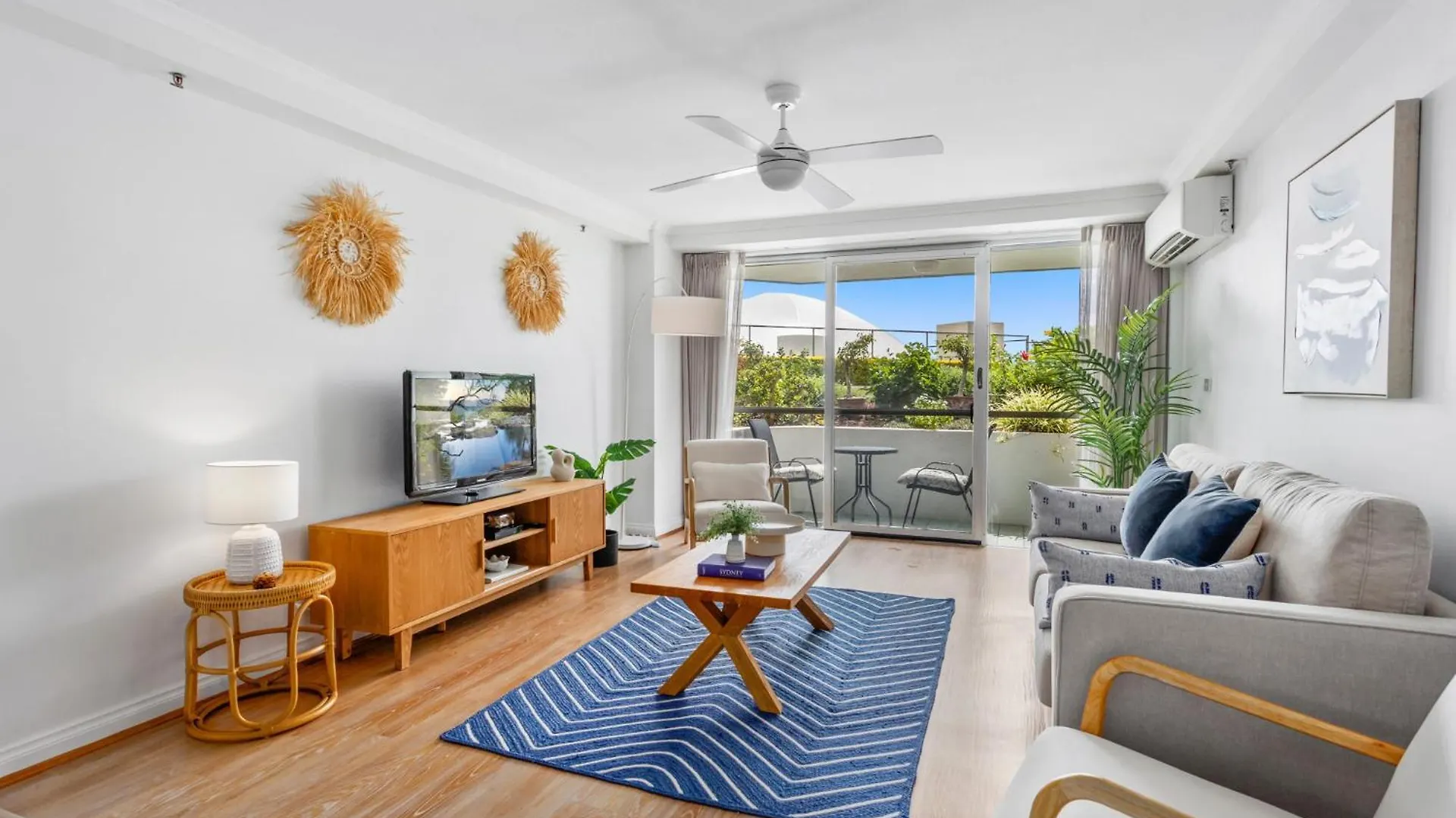דירה גולד קוסט Beachfront 2-Bed With Pool, Bbq & Tennis Court אוסטרליה