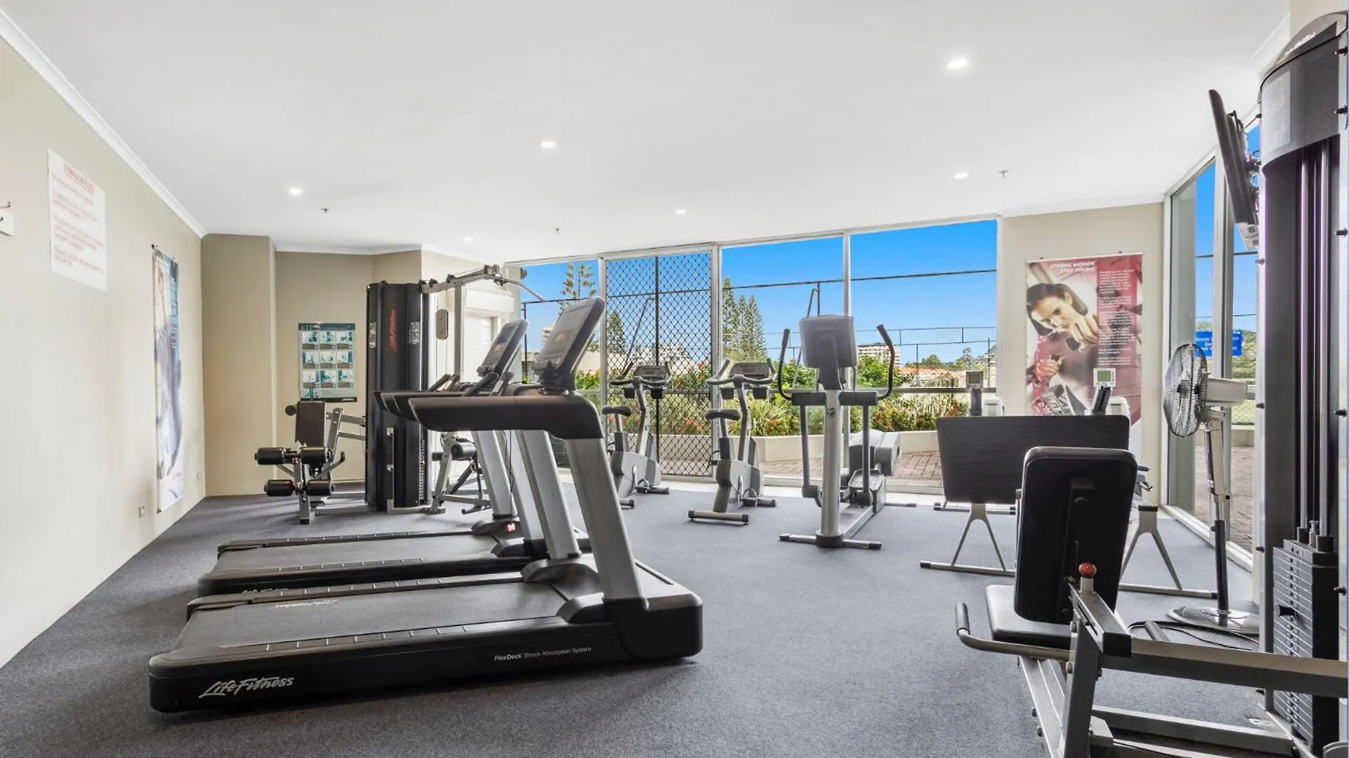 גולד קוסט Beachfront 2-Bed With Pool, Bbq & Tennis Court גולד קוסט