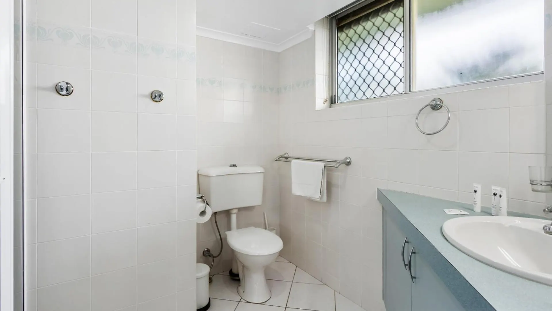 Beachfront 2-Bed With Pool, Bbq & Tennis Court Gold Coast 0*,  Australien